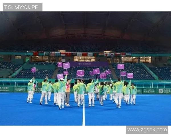 足球明星手势转场动作揭秘如何通过肢体语言提升比赛表现与团队默契 足球明星手势转场动作揭秘如何通过肢体语言提升比赛表现与团队默契