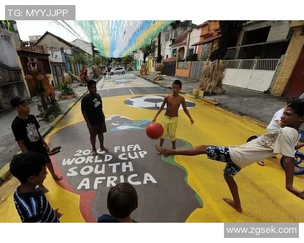 小格子足球明星的成长之路与辉煌成就揭秘 小格子足球明星的成长之路与辉煌成就揭秘